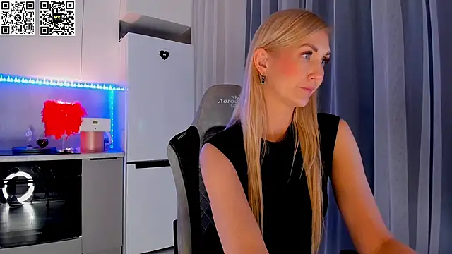 Snapshot of HotyPlays chatting on February 26, 2025, 9:16 pm HotyPlays online show from February 26, 2025, 9:16 pm