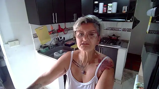 bety-cum2 online show from March 5, 2025, 5:29 pm