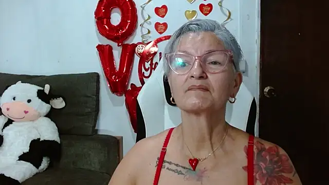 bety-cum2 online show from February 15, 2026, 11:19 am