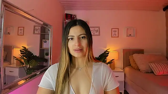 Snapshot of little_antonela chatting on December 13, 2024, 2:16 pm little antonela online show from December 13, 2024, 2:16 pm