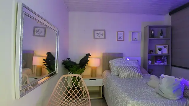 Snapshot of little_antonela chatting on March 21, 2025, 3:13 pm little antonela online show from March 21, 2025, 3:13 pm