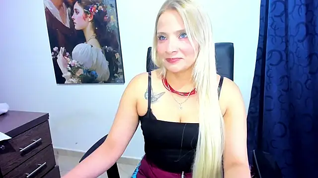 Snapshot of Martina_smth chatting on September 17, 2025, 11:06 pm Martina smth online show from September 17, 2025, 11:06 pm