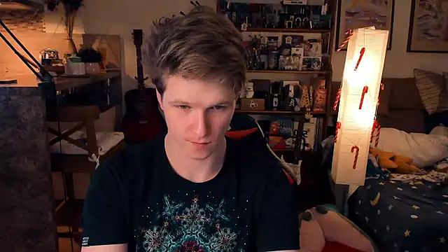 Snapshot of Breston_Sweet chatting on December 4, 2024, 9:24 pm Breston Sweet online show from December 4, 2024, 9:24 pm