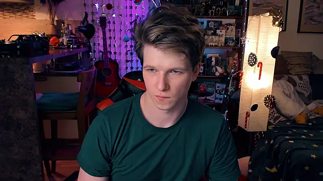 Snapshot of Breston_Sweet chatting on December 15, 2024, 9:31 pm Breston Sweet online show from December 15, 2024, 9:31 pm