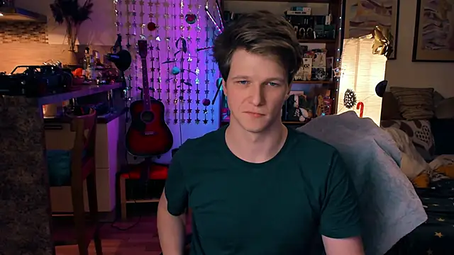 Snapshot of Breston_Sweet chatting on December 16, 2024, 7:43 pm Breston Sweet online show from December 16, 2024, 7:43 pm