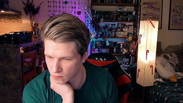 Snapshot of Breston_Sweet chatting on December 18, 2024, 5:10 pm Breston Sweet online show from December 18, 2024, 5:10 pm