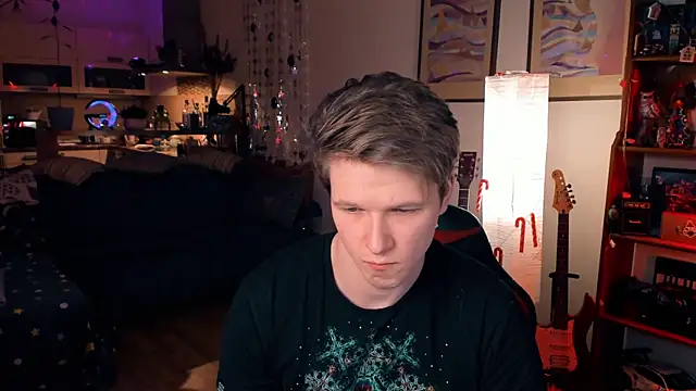 Snapshot of Breston_Sweet chatting on December 22, 2024, 2:27 pm Breston Sweet online show from December 22, 2024, 2:27 pm