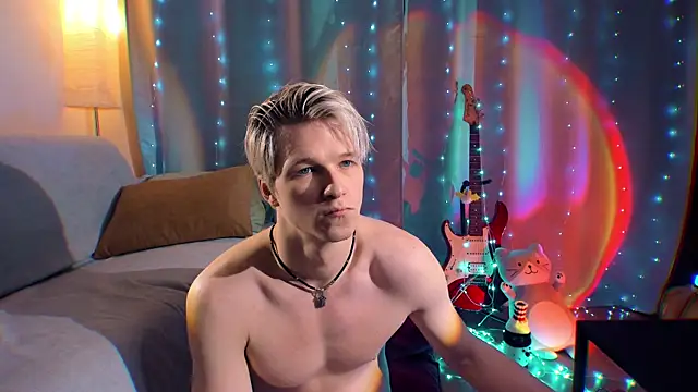 Snapshot of Breston_Sweet chatting on December 17, 2025, 11:22 pm Breston Sweet online show from December 17, 2025, 11:22 pm