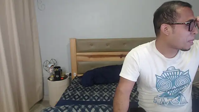 couplesex ve online show from April 14, 2026, 12:44 pm