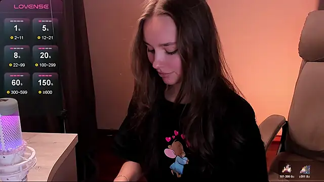 Snapshot of AliceOrlova chatting on November 19, 2025, 2:17 pm AliceOrlova online show from November 19, 2025, 2:17 pm