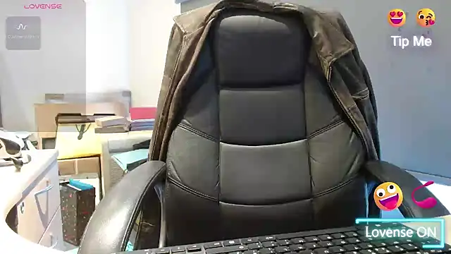 Snapshot of bigbadjon69 chatting on January 27, 2025, 2:13 pm bigbadjon69 online show from January 27, 2025, 2:13 pm