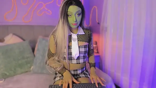 Sofly s online show from October 31, 2025, 12:17 pm