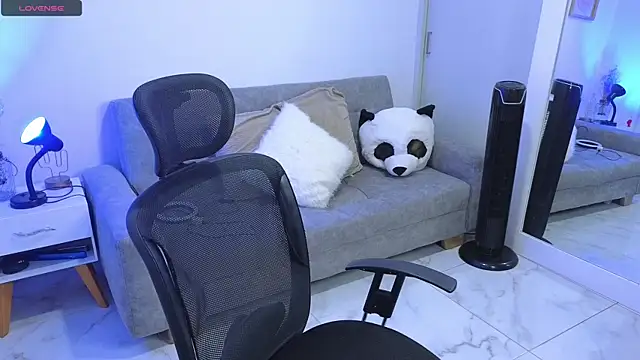 annylouis online show from September 17, 2025, 7:26 pm