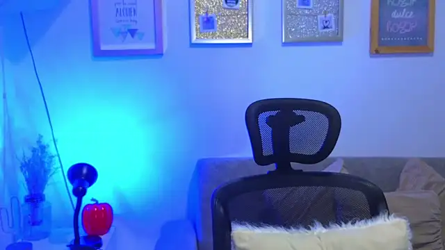 annylouis online show from November 5, 2025, 7:47 pm