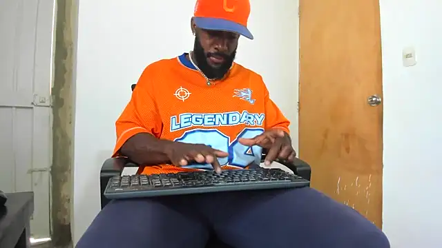 Snapshot of DaleHamilton chatting on December 15, 2024, 4:15 pm DaleHamilton online show from December 15, 2024, 4:15 pm