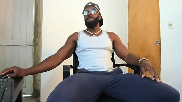 Snapshot of DaleHamilton chatting on December 19, 2024, 2:46 pm DaleHamilton online show from December 19, 2024, 2:46 pm