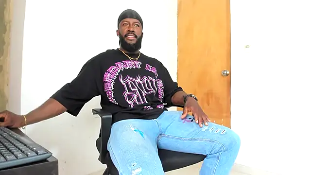 Snapshot of DaleHamilton chatting on December 21, 2024, 3:20 pm DaleHamilton online show from December 21, 2024, 3:20 pm