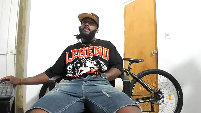 Snapshot of DaleHamilton chatting on December 23, 2024, 3:40 am DaleHamilton online show from December 23, 2024, 3:40 am