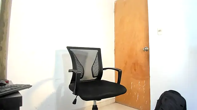 Snapshot of DaleHamilton chatting on January 31, 2025, 8:12 pm DaleHamilton online show from January 31, 2025, 8:12 pm