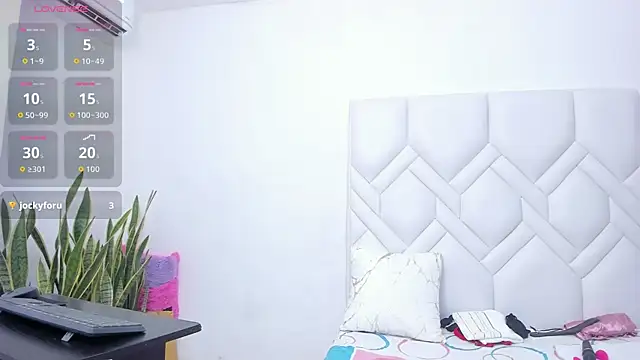 Mature Hard online show from November 21, 2025, 9:02 pm