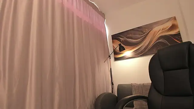 Snapshot of SALOME_F0X_ chatting on January 7, 2026, 7:27 pm SALOME F0X online show from January 7, 2026, 7:27 pm