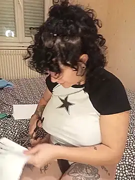 callmelouve online show from November 3, 2025, 7:59 pm