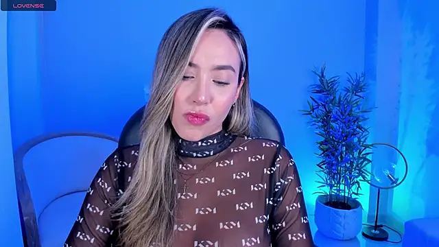 NiaBennet  online show from October 14, 2025, 11:27 pm