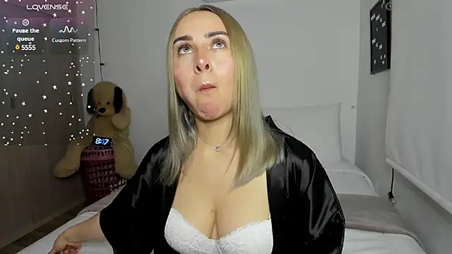 sophi mooreno online show from December 5, 2024, 1:47 am