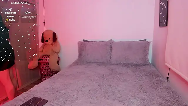 sophi mooreno online show from February 12, 2025, 1:19 am