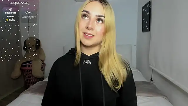 sophi mooreno online show from March 12, 2025, 12:53 am