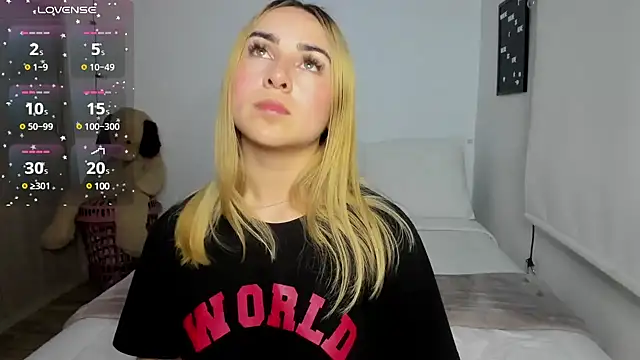 sophi mooreno online show from March 21, 2025, 5:00 am