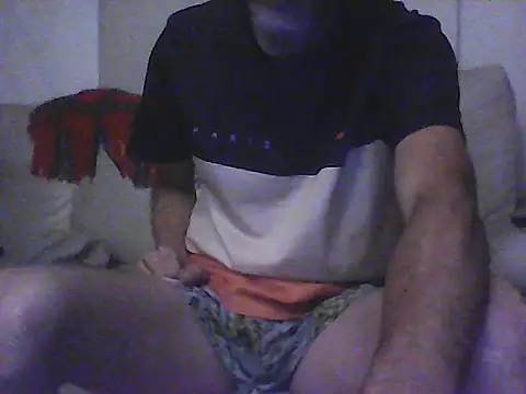 Snapshot of latinx44 chatting on February 8, 2026, 10:57 pm latinx44 online show from February 8, 2026, 10:57 pm