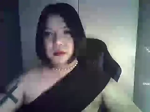 StrawberryWine07 online show from February 4, 2025, 5:10 am