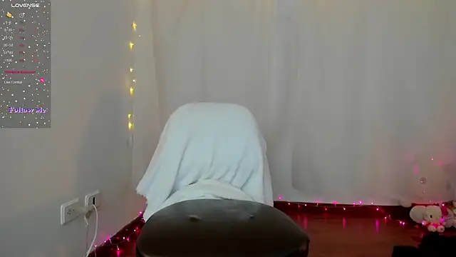 Silvanna-Moree online show from December 29, 2024, 8:37 pm