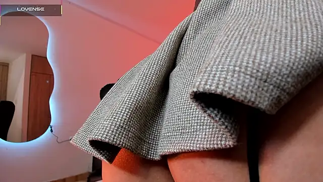 Snapshot of Silvanna-Moree chatting on March 18, 2026, 3:26 pm Silvanna-Moree online show from March 18, 2026, 3:26 pm