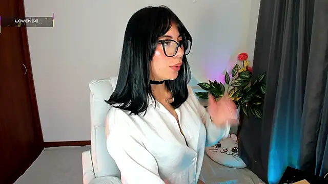 Snapshot of Silvanna-Moree chatting on April 9, 2026, 1:49 pm Silvanna-Moree online show from April 9, 2026, 1:49 pm
