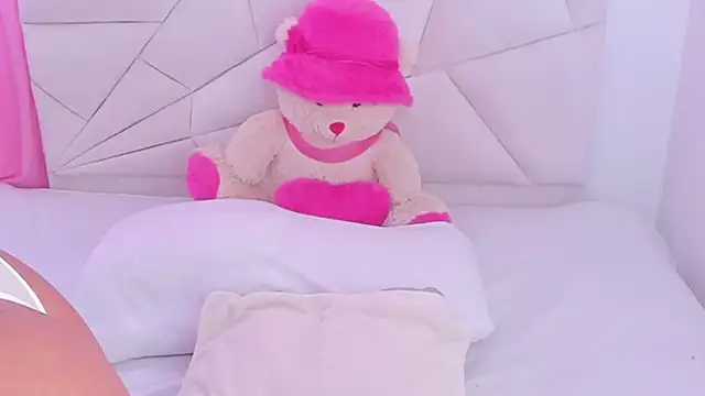 Anamhenao online show from September 21, 2025, 1:57 pm