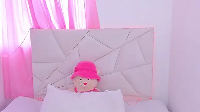 Anamhenao online show from October 1, 2025, 12:33 pm