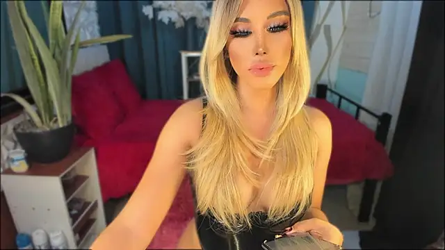 Laura yourhottestbabe123 online show from November 5, 2025, 3:39 am