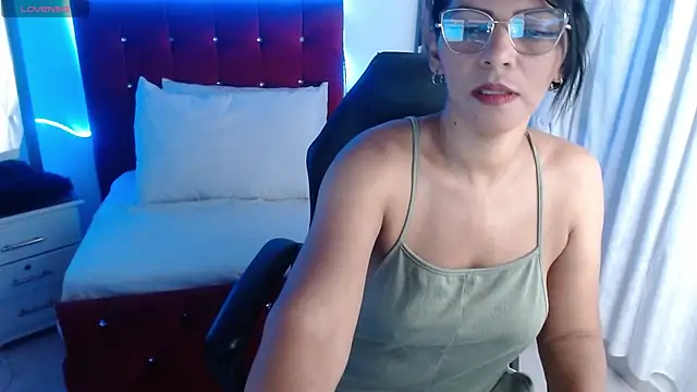 Wanda Milf online show from October 21, 2025, 5:02 pm