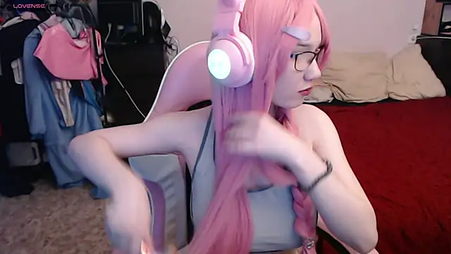 Maya Viola online show from March 14, 2025, 9:35 am