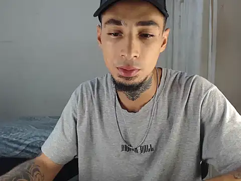 emiliano hottt online show from January 26, 2025, 7:20 pm