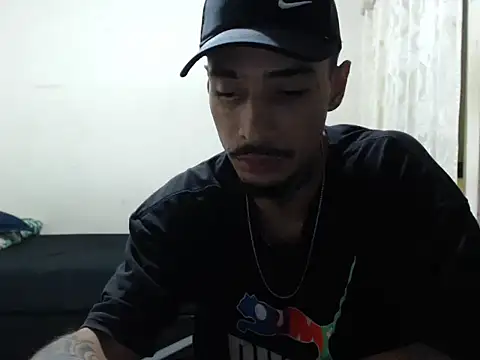 emiliano hottt online show from October 13, 2025, 10:10 pm