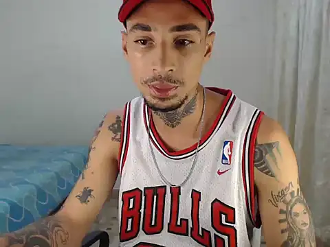 emiliano hottt online show from December 1, 2025, 6:02 pm