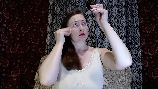 Snapshot of EmilyDoth chatting on December 21, 2025, 4:47 pm EmilyDoth online show from December 21, 2025, 4:47 pm