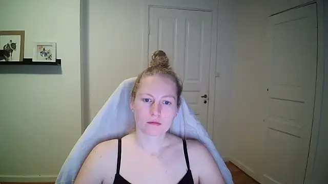 Girlnina-1995 online show from October 21, 2025, 11:22 am