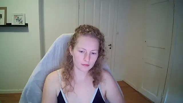 Girlnina-1995 online show from October 29, 2025, 11:01 am