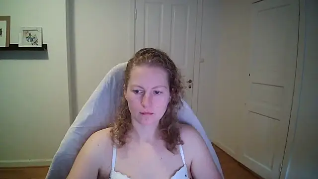 Girlnina-1995 online show from November 17, 2025, 10:21 am