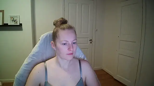 Girlnina-1995 online show from November 27, 2025, 10:06 am