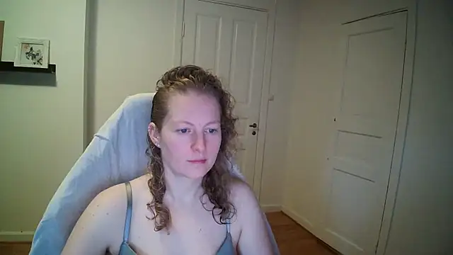 Girlnina-1995 online show from December 5, 2025, 10:02 am